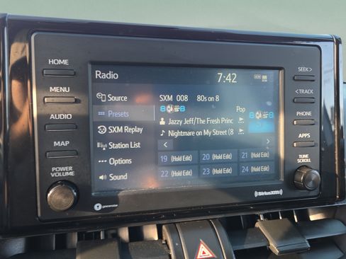 Used 2022 Toyota RAV4 XLE FWD image 27