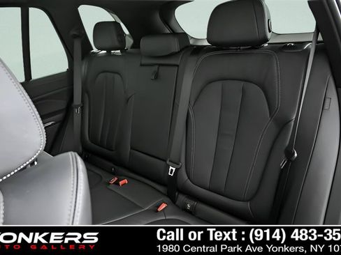 Used 2022 BMW X5 xDrive40i w/ Premium Package AWD/4WD image 28