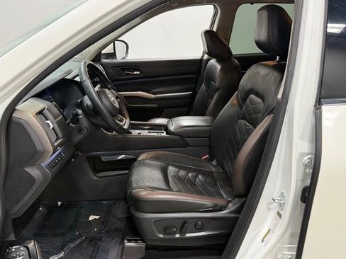 Used 2022 Nissan Pathfinder Platinum w/ Cargo Package image 14