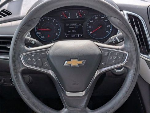 Used 2021 Chevrolet Equinox LS image 10