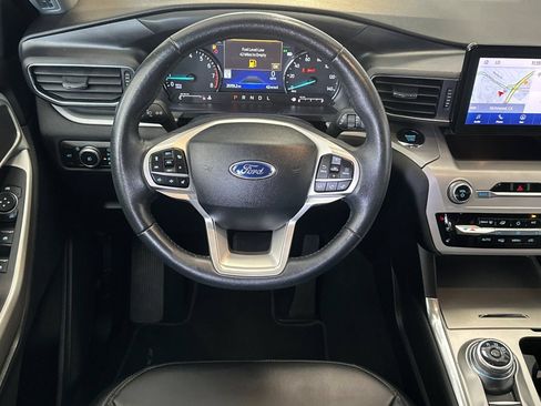 Certified 2023 Ford Explorer XLT w/ Equipment Group 202A RWD image 16
