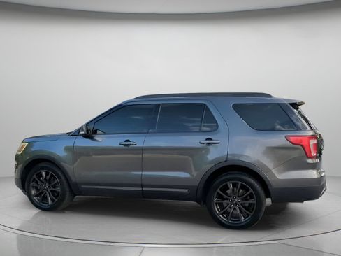 Certified 2017 Ford Explorer XLT w/ Equipment Group 202A FWD image 17