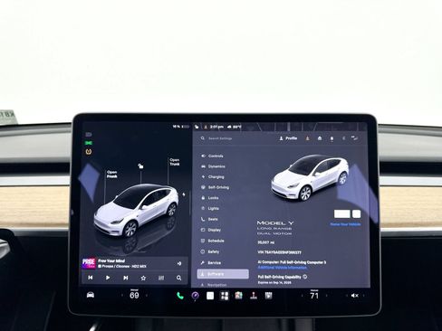 Used 2022 Tesla Model Y Long Range AWD/4WD image 28