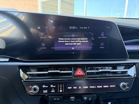 Used 2023 Kia Niro EX Touring image 24