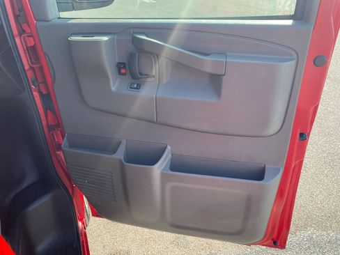Used 2017 Chevrolet Express 3500 LS RWD image 20