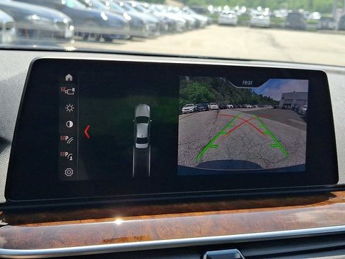 Used 2019 BMW 530e xDrive w/ Convenience Package AWD/4WD image 19