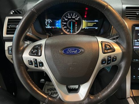 Used 2015 Ford Explorer XLT w/ Equipment Group 202A image 9