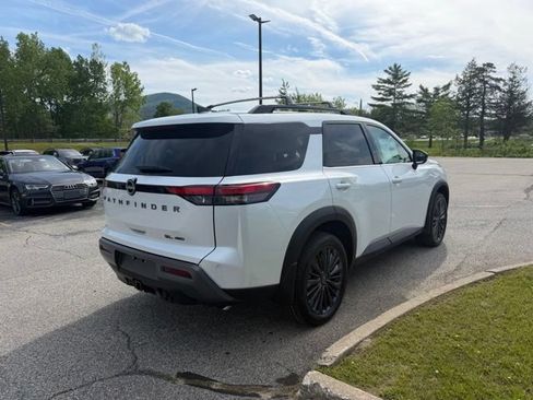 New 2026 Nissan Pathfinder SL AWD/4WD image 7