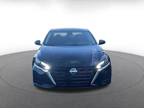 Used 2025 Nissan Altima 2.5 SV image 4