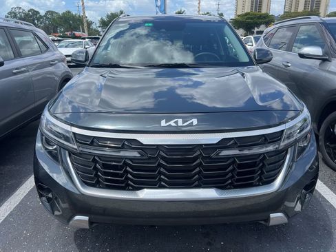 Certified 2024 Kia Seltos EX image 2