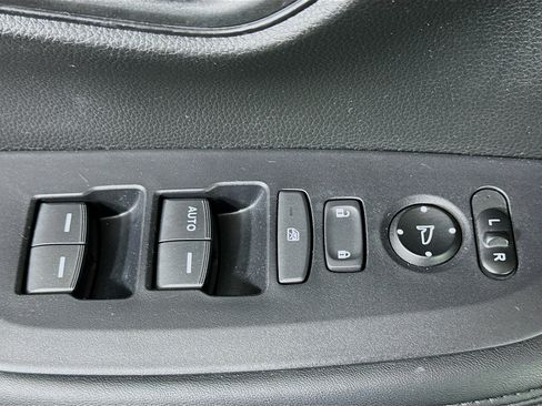 Used 2023 Honda HR-V LX image 15