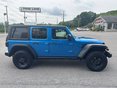 Used 2024 Jeep Wrangler Unlimited AWD/4WD image 2