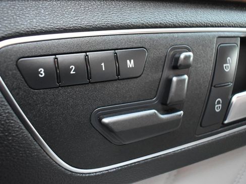 Used 2013 Mercedes-Benz E 350 Sedan image 35