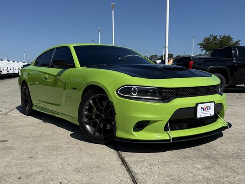 Used 2023 Dodge Charger R/T w/ Plus Group RWD image 2