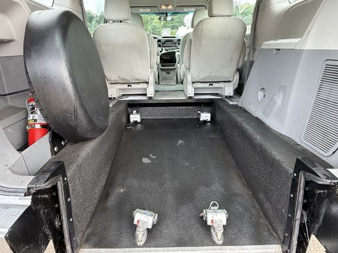 Used 2013 Toyota Sienna L w/ Towing Pkg FWD image 27