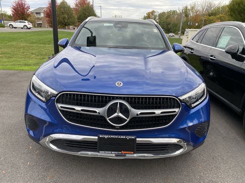 Used 2025 Mercedes-Benz GLC 300 4MATIC image 3
