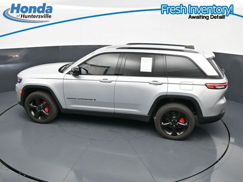 Used 2023 Jeep Grand Cherokee Altitude AWD/4WD image 27