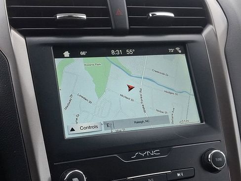 Used 2019 Ford Fusion SE image 18