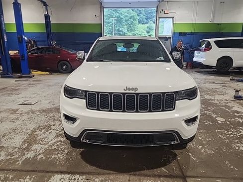 Used 2022 Jeep Grand Cherokee Limited w/ Tech Group AWD/4WD image 2
