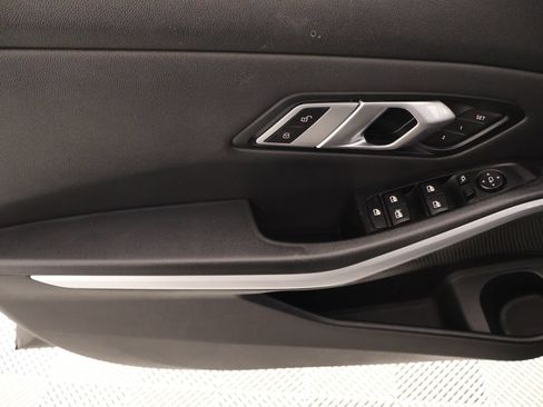Used 2019 BMW 330i Sedan w/ Convenience Package RWD image 17
