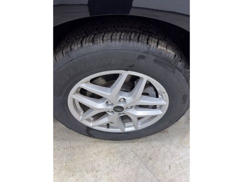 Certified 2024 Ford Edge SEL image 9