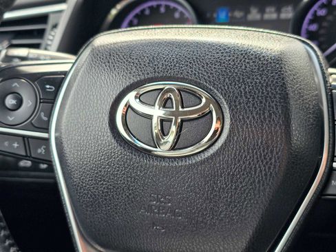 Used 2018 Toyota Camry XLE FWD image 30