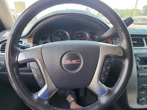 Used 2007 GMC Yukon SLT w/ SLT Preferred Equipment Group RWD image 12