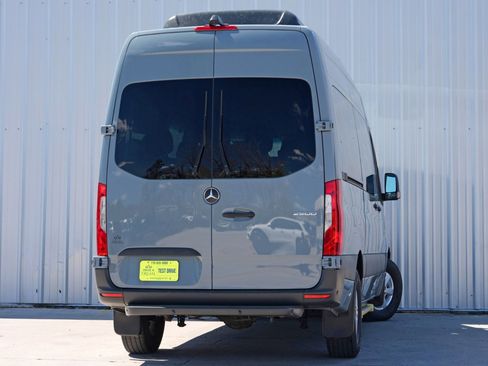 Used 2022 Mercedes-Benz Sprinter 2500 image 5