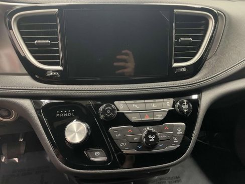 New 2026 Chrysler Pacifica Select image 13