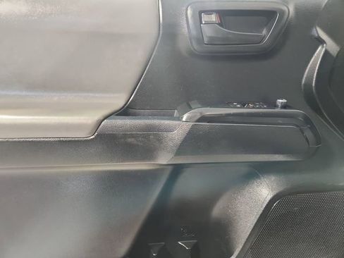 Used 2017 Toyota Tacoma SR RWD image 19