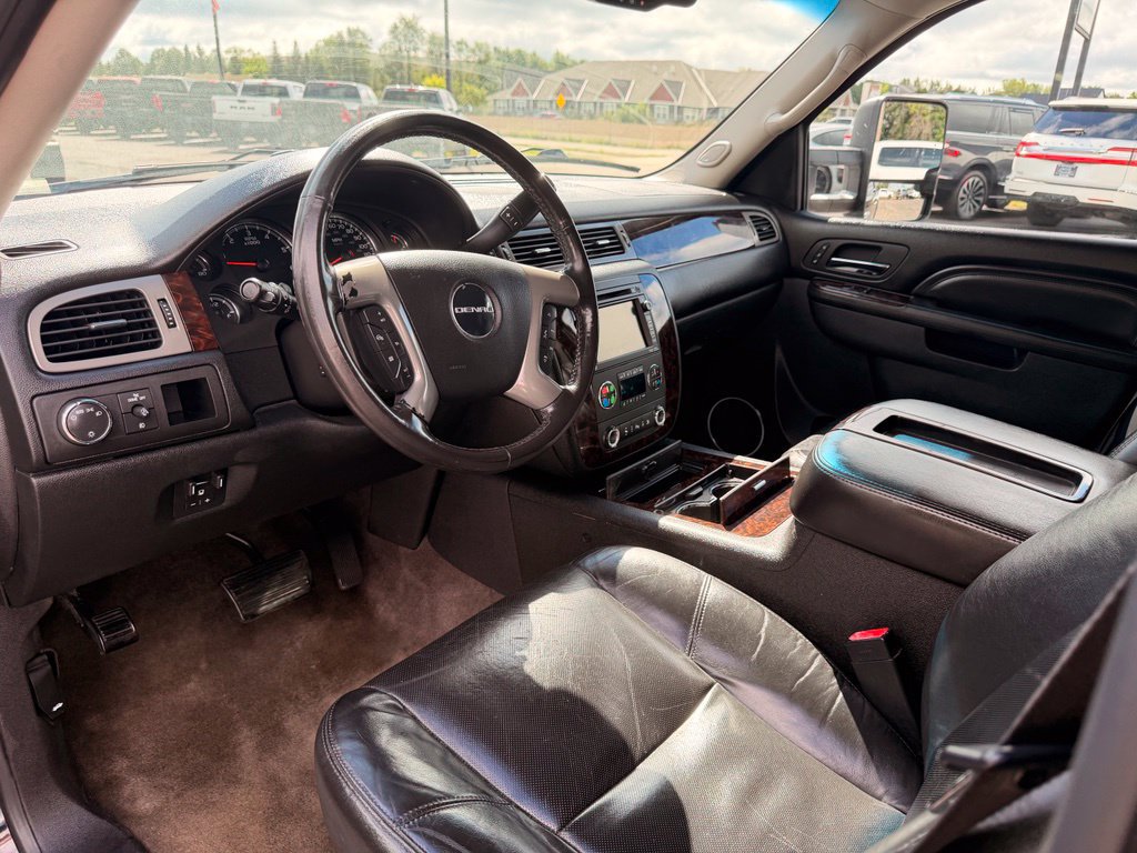 Used 2011 GMC Yukon XL Denali AWD/4WD image 20