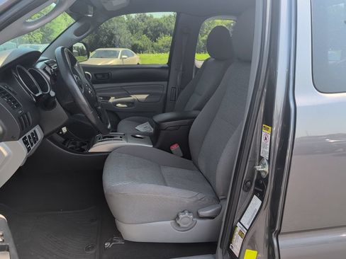 Used 2014 Toyota Tacoma PreRunner w/ SR5 Package RWD image 10