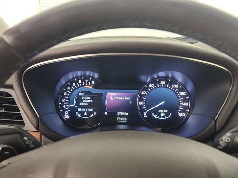 Used 2019 Lincoln MKC Select w/ Select Plus Package AWD/4WD image 11