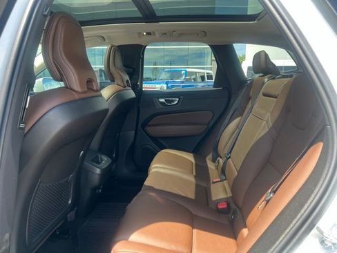 Used 2020 Volvo XC60 T5 Momentum w/ Protection Package Premier AWD/4WD image 18