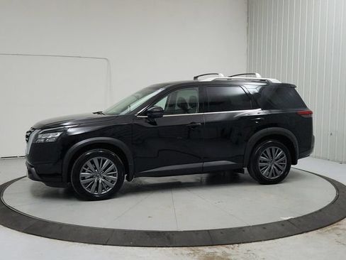 Used 2025 Nissan Pathfinder SL w/ SL Premium Package FWD image 4