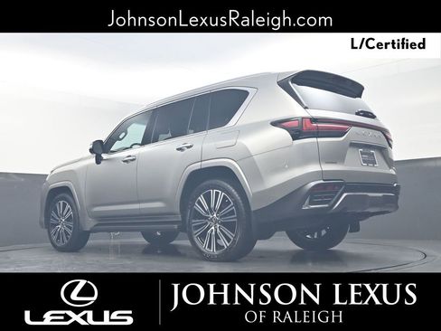 Certified 2024 Lexus LX 600 4WD w/ Luxury Package image 18