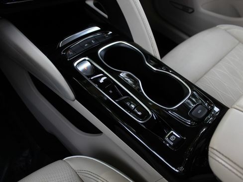 Used 2021 Buick Envision Avenir FWD image 19