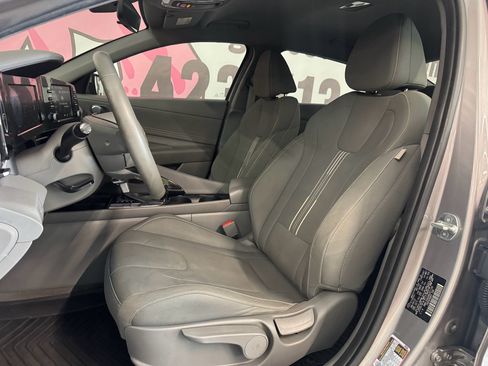 Used 2022 Hyundai Elantra SEL w/ Convenience Package FWD image 17