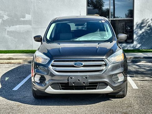Used 2017 Ford Escape SE image 6