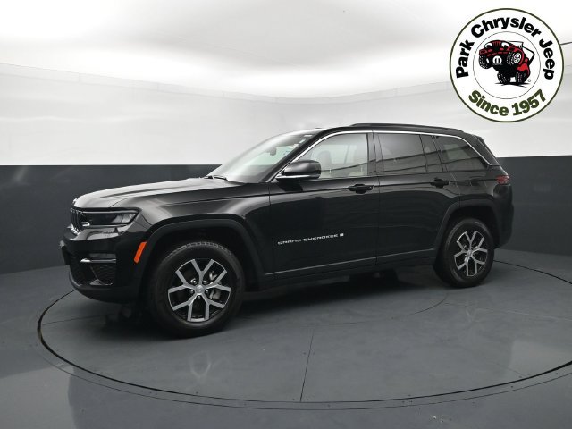 Used 2024 Jeep Grand Cherokee Limited w/ Trailer Tow Package AWD/4WD image 2
