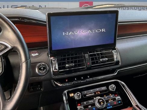 Used 2023 Lincoln Navigator Reserve AWD/4WD image 9
