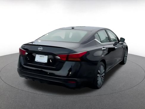 Used 2025 Nissan Altima 2.5 SV image 12