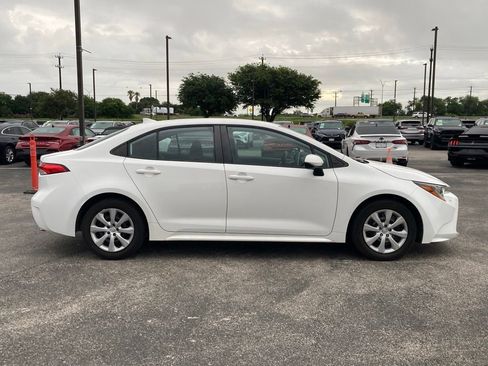 Used 2020 Toyota Corolla LE FWD image 4