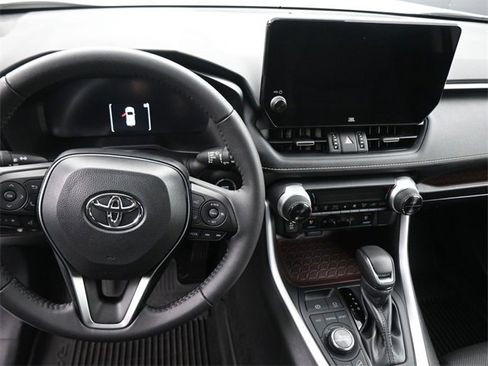 Used 2025 Toyota RAV4 Limited image 41