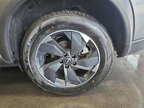 Used 2024 Nissan Rogue SV image 32