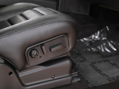 Used 2005 HUMMER H2 SUT Sport Utility Pickup 4D w/ Preferred Equipment Group image 32