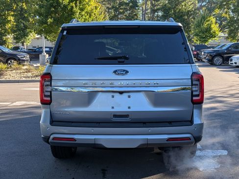Used 2023 Ford Expedition Limited image 4