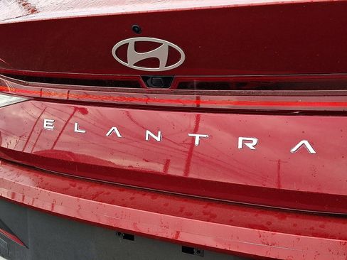 Used 2024 Hyundai Elantra Blue image 30