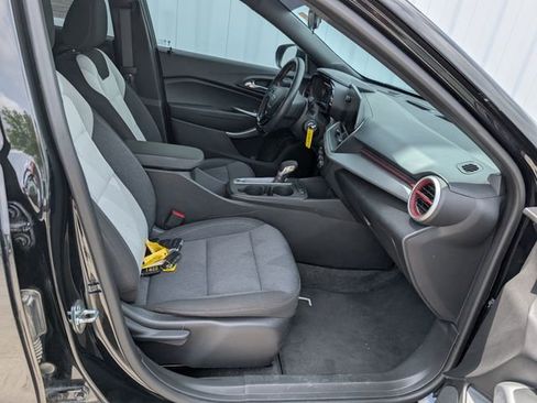 Used 2024 Chevrolet Trax RS FWD image 20