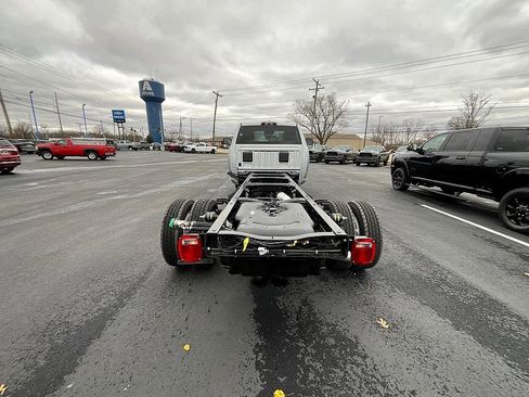 New 2026 RAM 5500 4x4 Regular Cab image 7